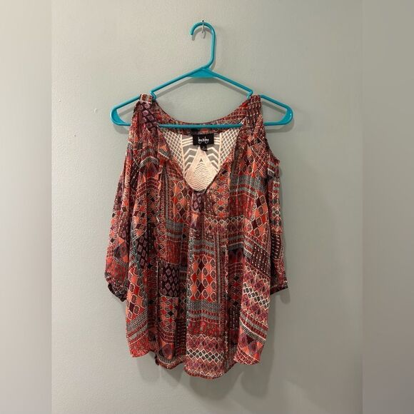 NWOT … BY & BY “Size: S” Cold Shoulder Geometric Blouse - Picture 1 of 3
